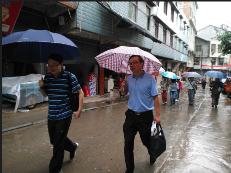 领导雨.png